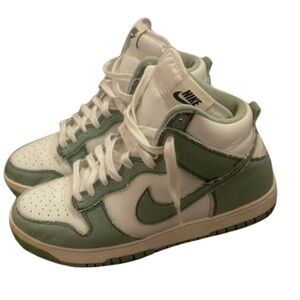 Women’s Green and White High-Top Sneakers Nike dunks
